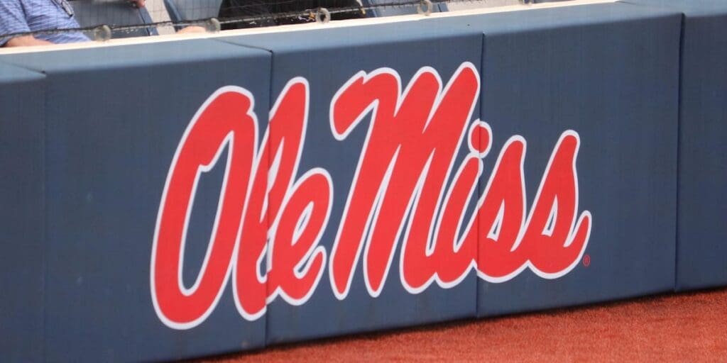 #17 Ole Miss drops series to #22 Arkansas on walk-off home run in finale