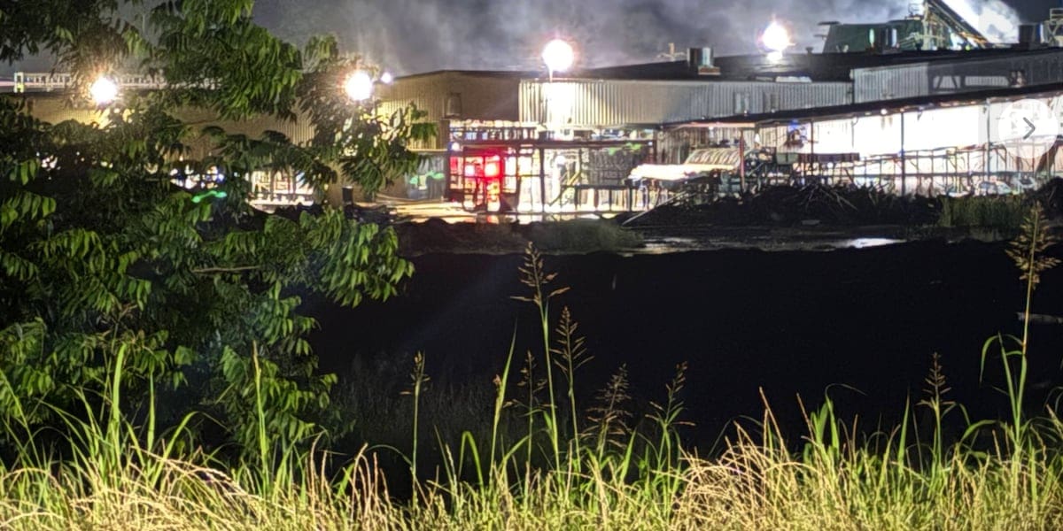 Vicksburg firefighters respond to industrial fire
