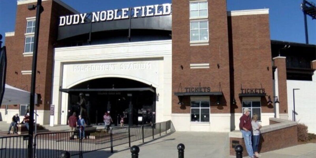 Mississippi State advances to Super Regionals with 7-homer rout of Louisiana