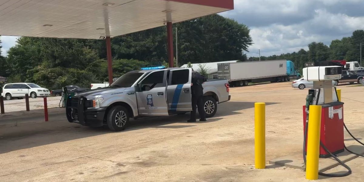 Deputy shot, one in custody after Simpson County standoff