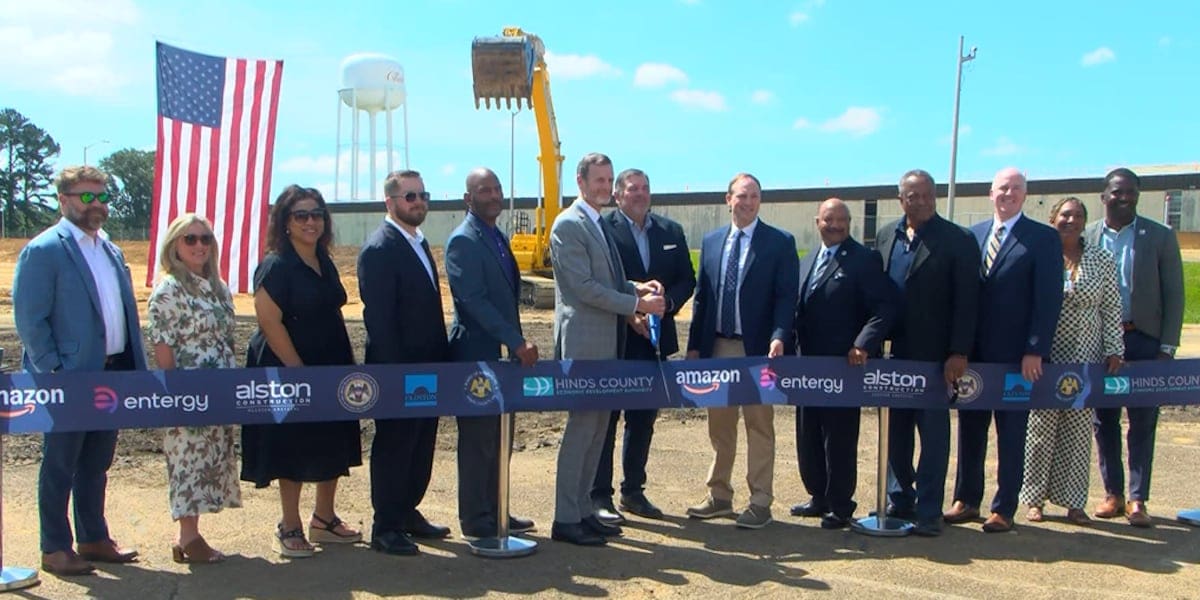 ‘Exciting day in Mississippi’: Ribbon-cutting marks opening of Clinton data center