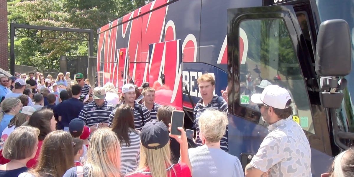 Ole Miss fans show love to baseball team as it departs for College World Series