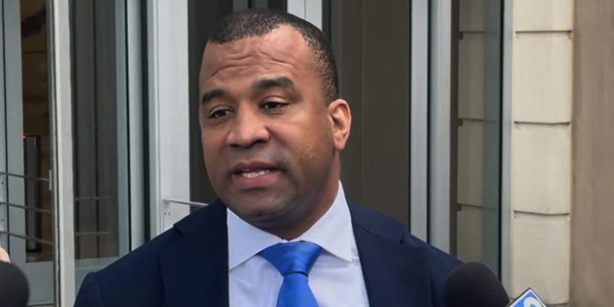 Judge gives disbarred former district attorney 30 days to save federal law license