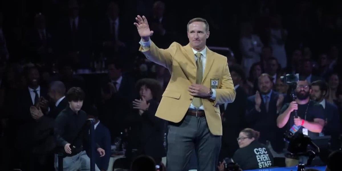 Drew Brees receives his gold jacket in one of Hall of Fame weekend’s biggest moments
